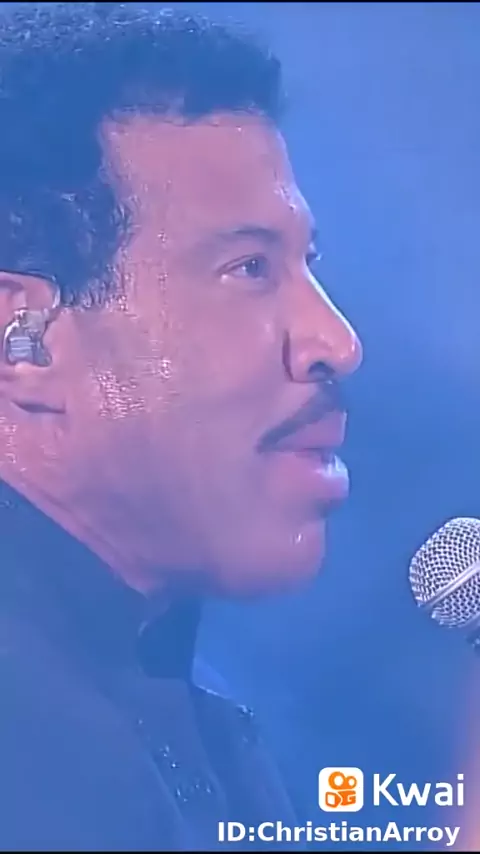 richierey.oficial naked Discover