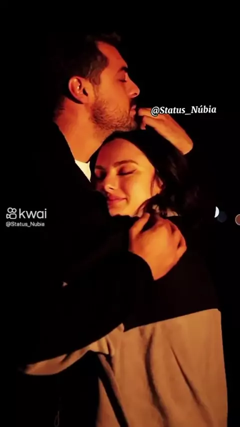gif beijo no pescoco & gifs beijo na testa| Discov ...| Kwai