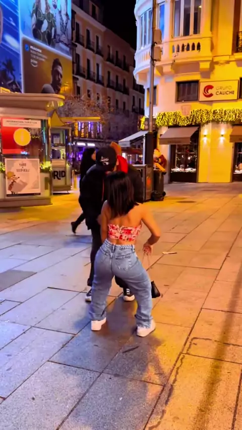 muñequita enfadada actriz & munequita.enfadada| Di| Kwai